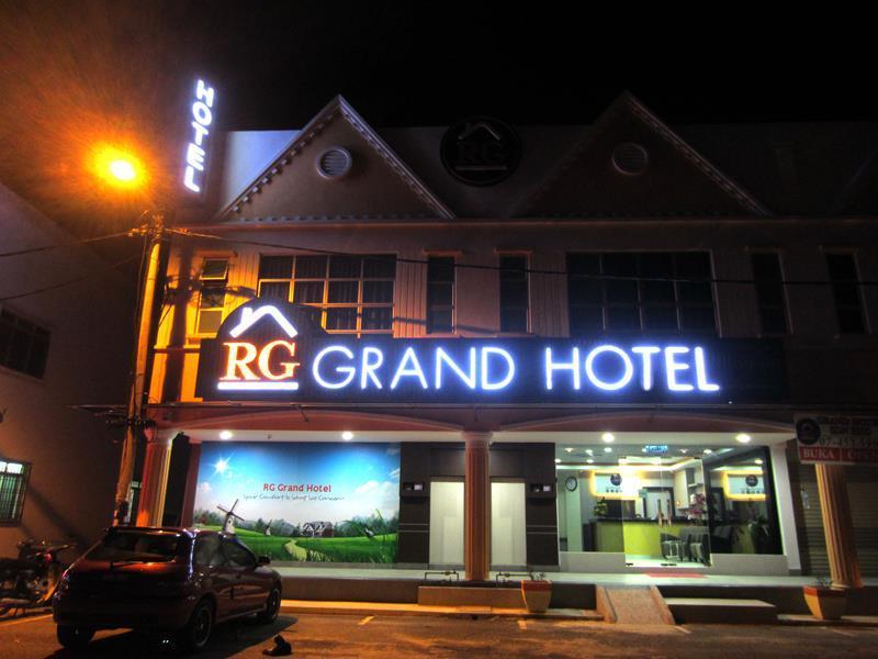 Rg Grand Hotel Бату Пахат Екстериор снимка