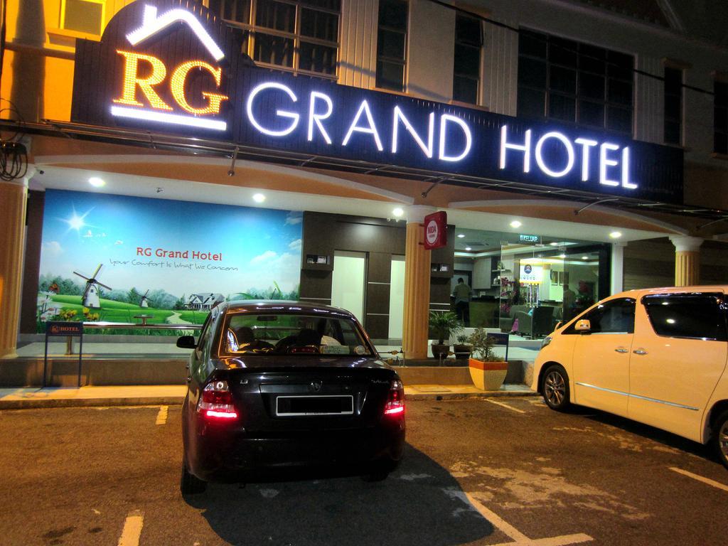 Rg Grand Hotel Бату Пахат Екстериор снимка